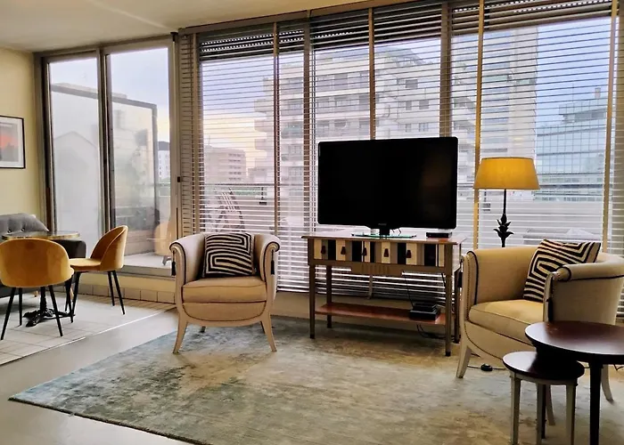 - Avec Terrasse 보르도